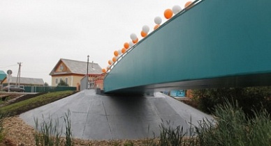 Цельномонолитный пешеходный мост из композитных материалов